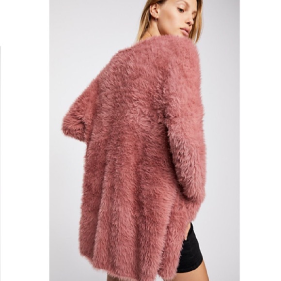 - FREE PEOPLE Faux Fur Cardigan NWT Small Dusty Pink - Picture 3 of 7